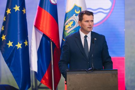 Župan Matej Slapar ob dnevu državnosti »Ko narod stoji odločno, z vero v svoje vrednote in pravice, postane nepremagljiv.«  (62)